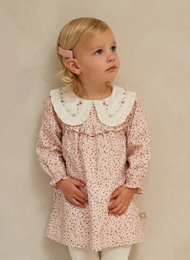 ديف اند بيلا فستان بياقة كبيرة مزين بالزهور